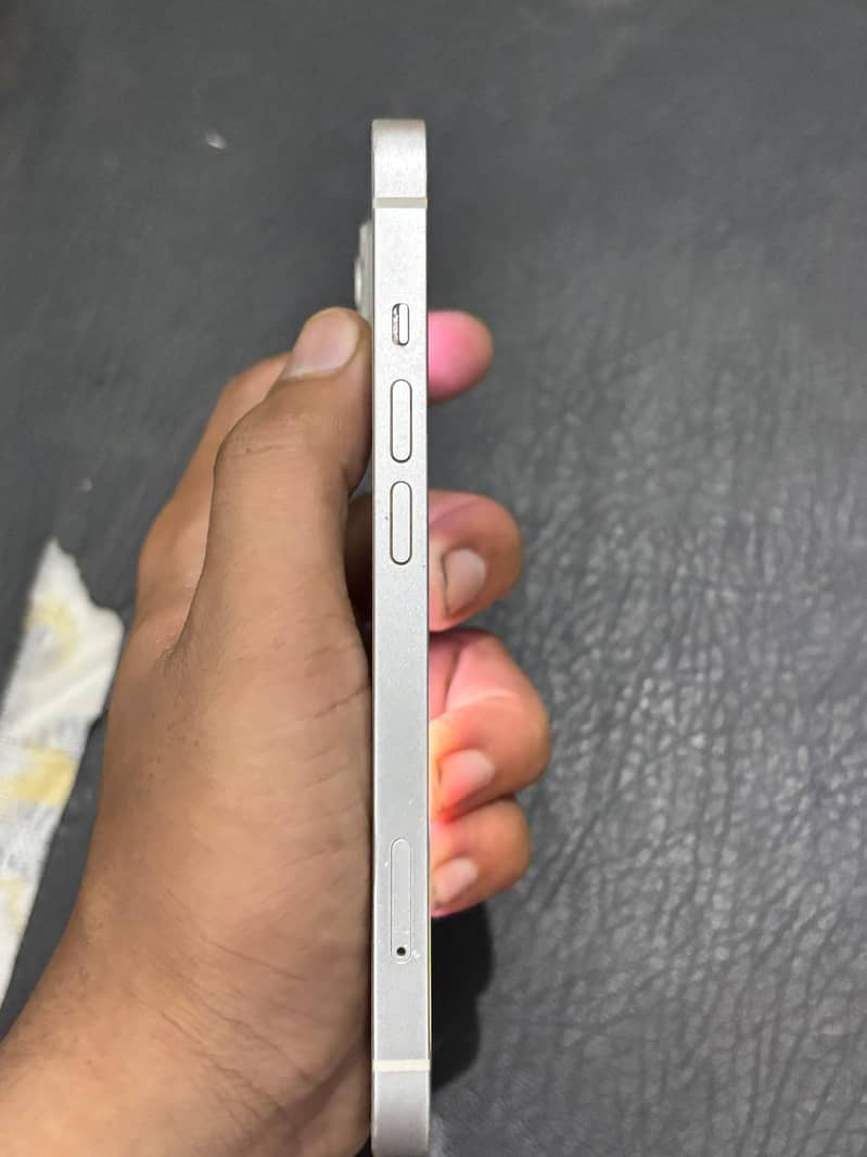 Apple iPhone 13 5