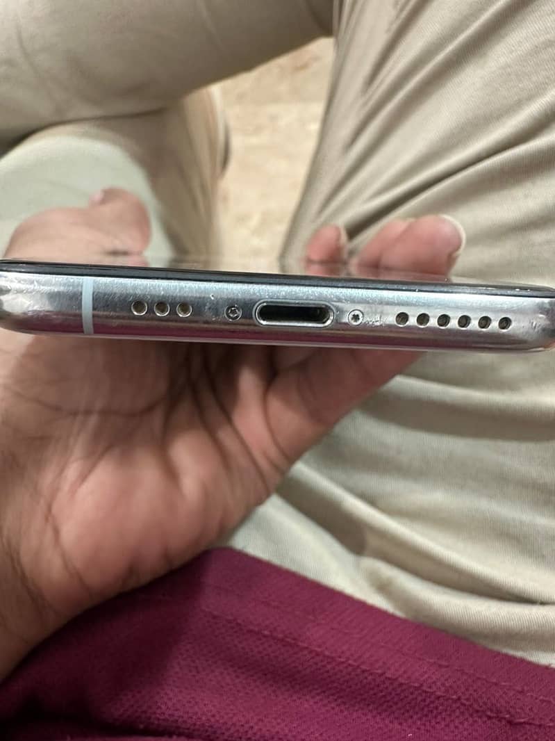 Apple iPhone XS water packed 5