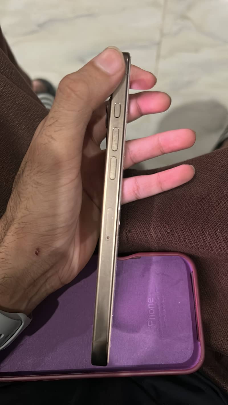 Apple iPhone 16 Pro Max 0