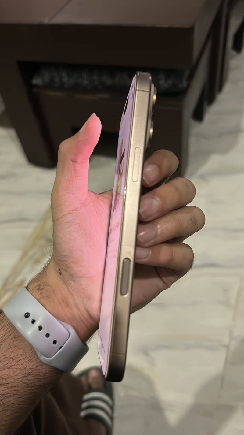 Apple iPhone 16 Pro Max 1