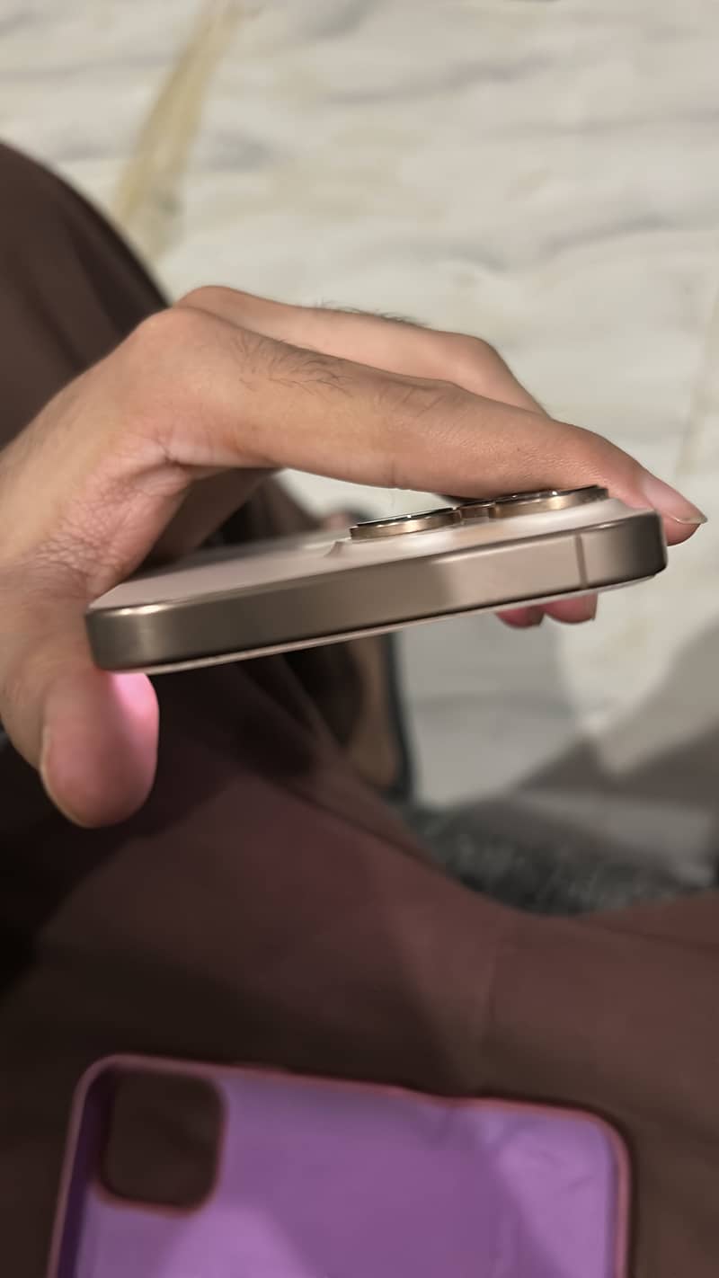 Apple iPhone 16 Pro Max 3