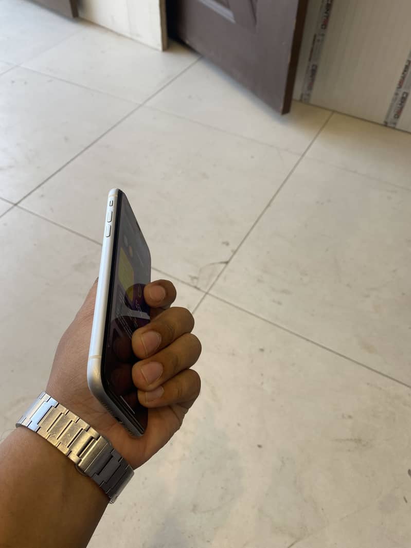 Apple iPhone XR 0