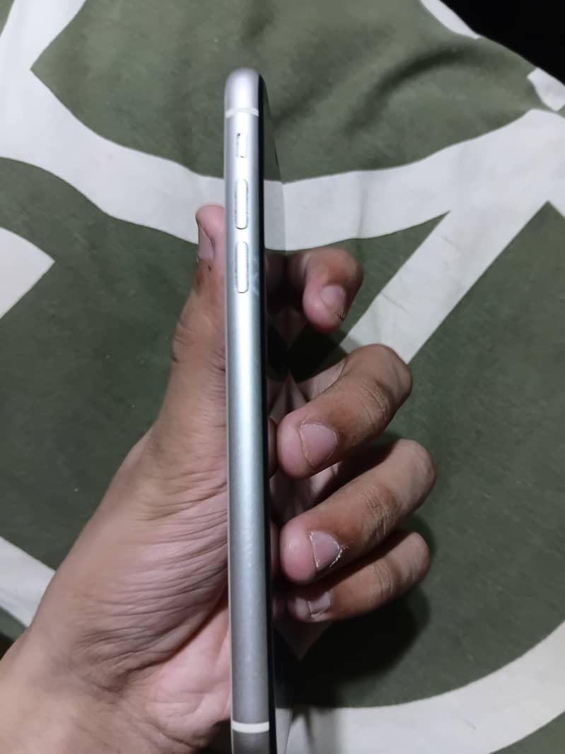 Apple iPhone 11 3