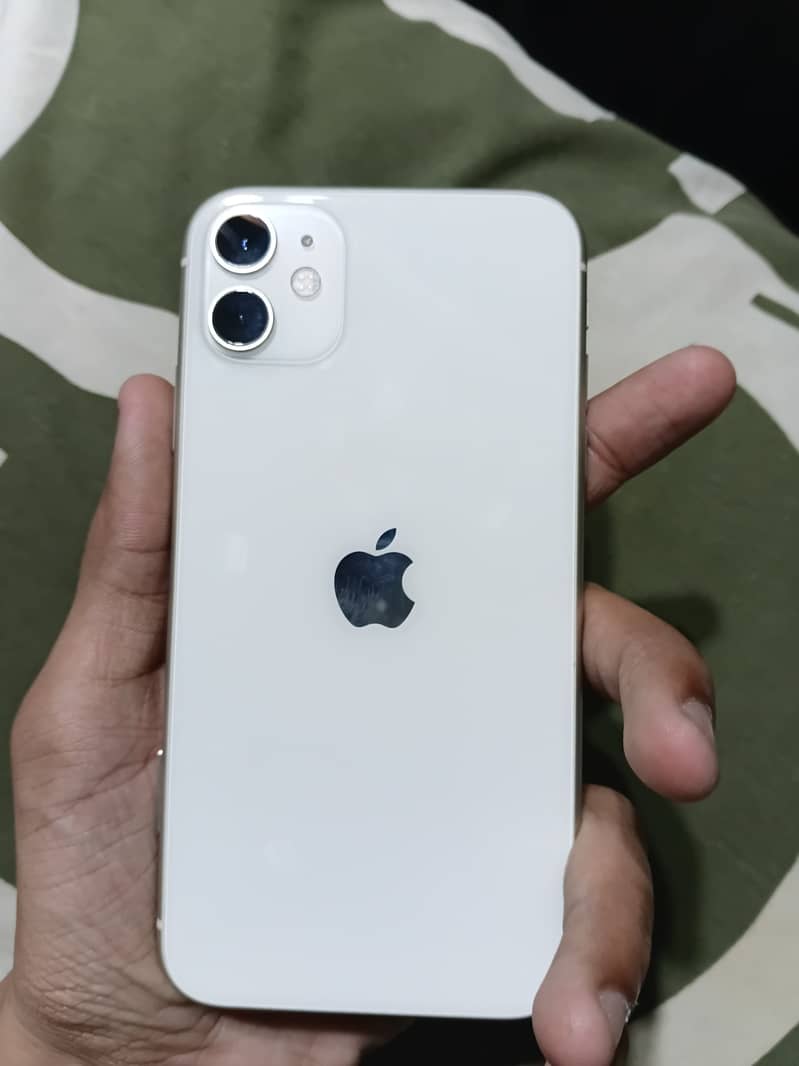 Apple iPhone 11 4