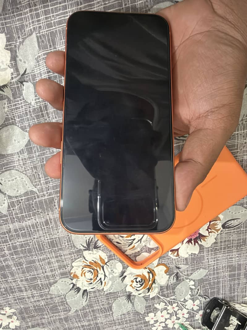 Apple iPhone 17 Pro Max 4