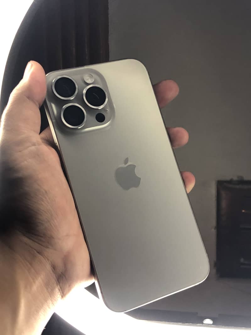 iPhone 15 Pro Max MDM 10/10 4