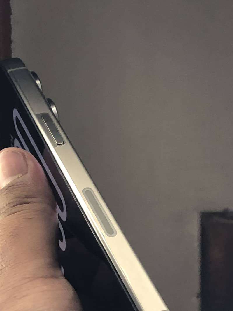 iPhone 15 Pro Max MDM 10/10 8