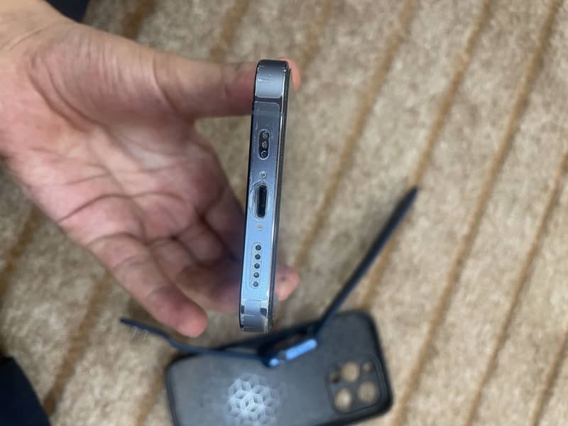 Apple iPhone 13 Pro 2