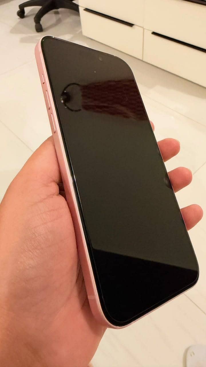 Apple iPhone 15 plus 0