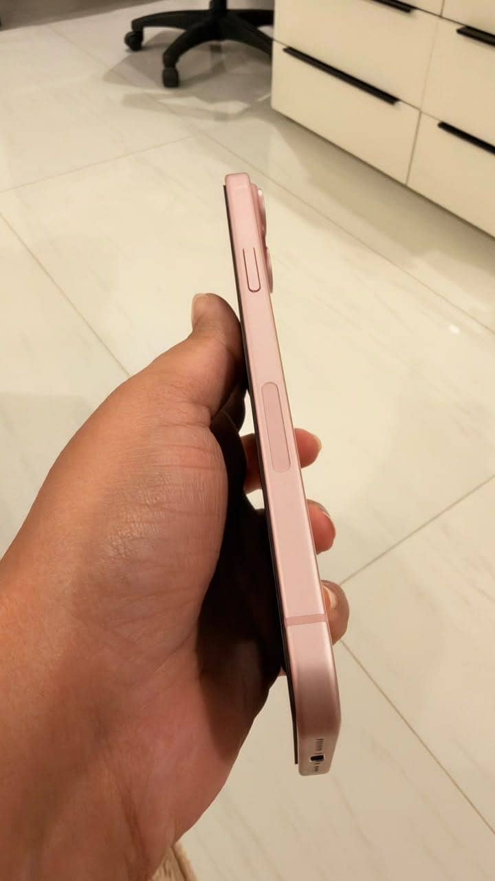 Apple iPhone 15 plus 3