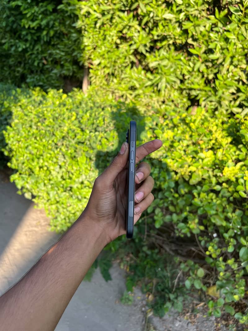 Apple iPhone 15 2