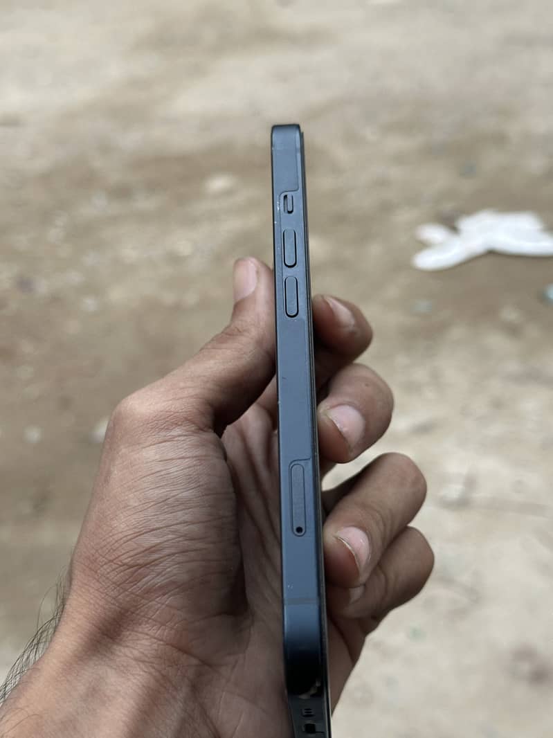 Apple iPhone 13 2