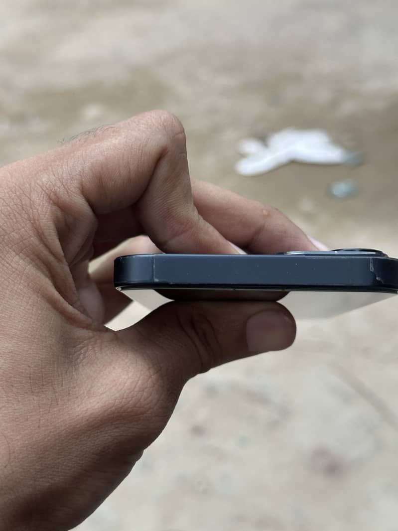 Apple iPhone 13 4