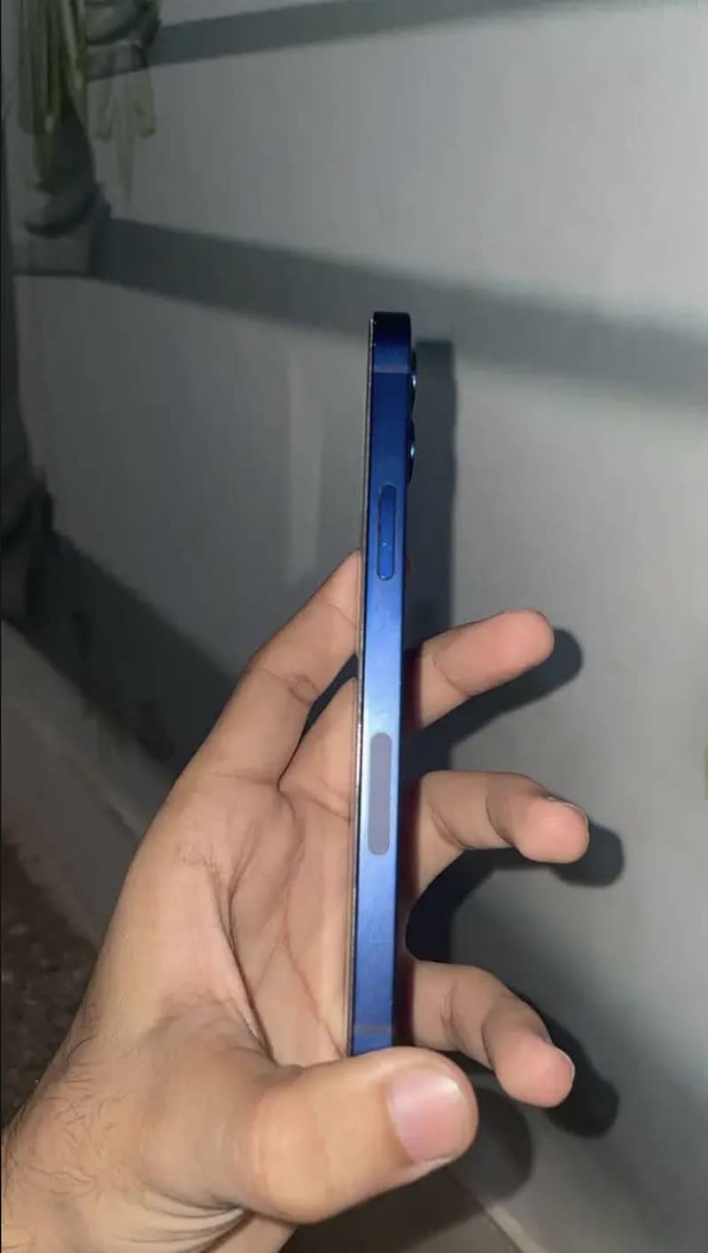 Apple iPhone 12 3