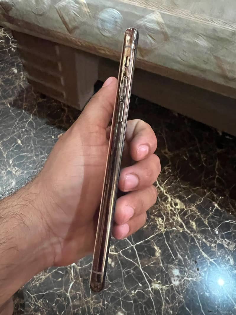 Apple iPhone XS 6