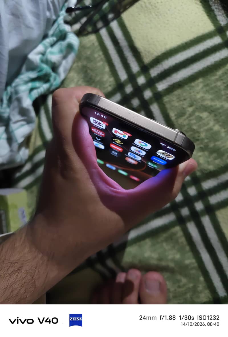 Apple iPhone 16 Pro Max 1