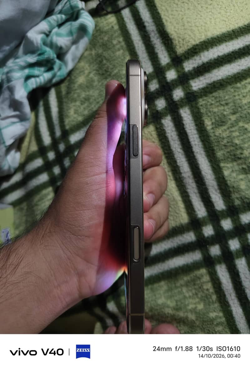 Apple iPhone 16 Pro Max 2