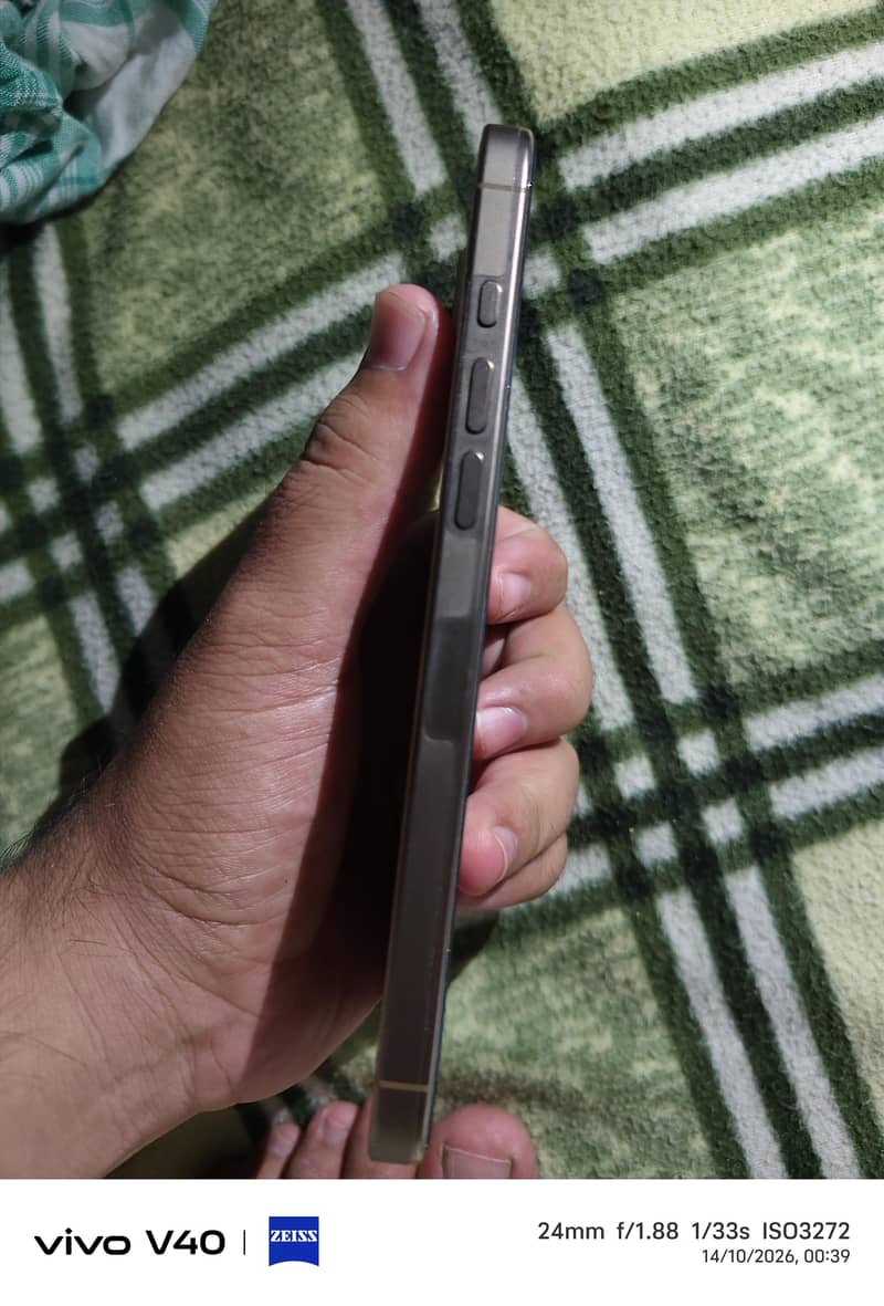 Apple iPhone 16 Pro Max 4