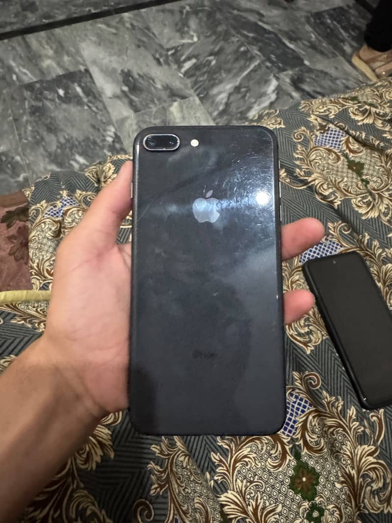 Apple iPhone 8 Plus 0