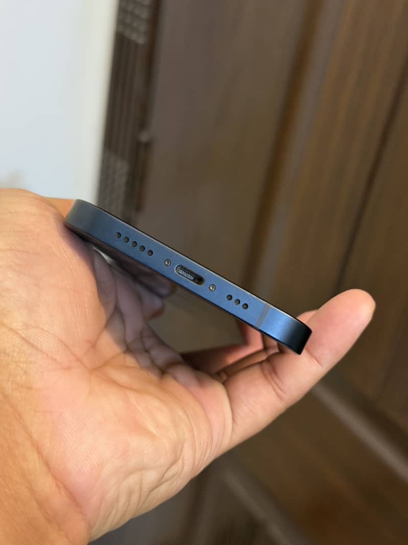 Apple iPhone 13 2