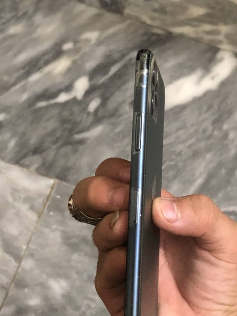 Apple iPhone 11 Pro 2
