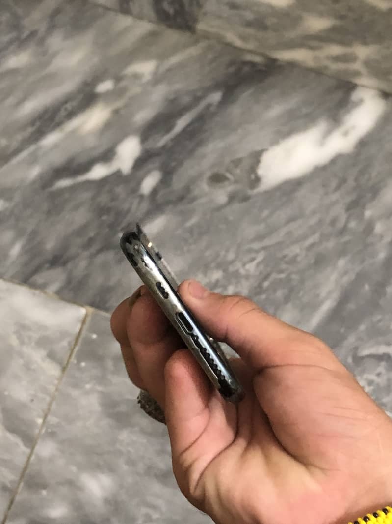 Apple iPhone 11 Pro 3