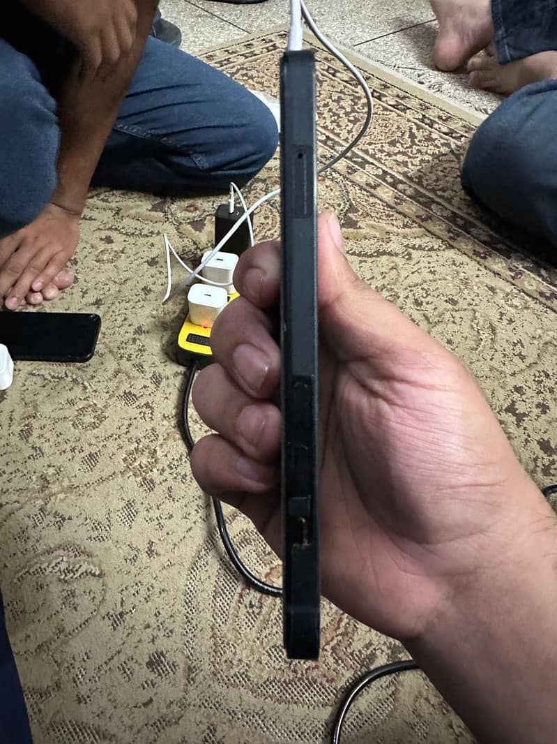 Apple iPhone 13 0