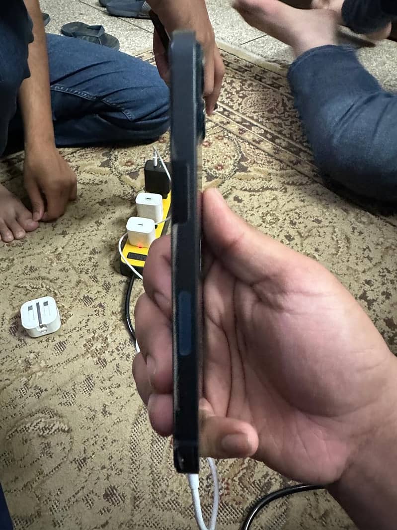 Apple iPhone 13 2