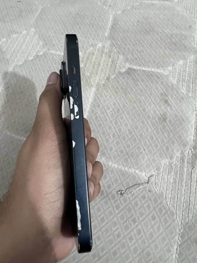 Apple iPhone 14 3