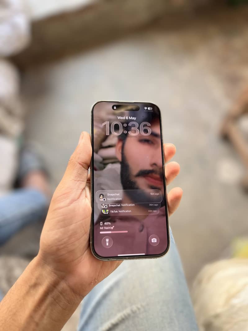 Apple iPhone 16 Pro 3