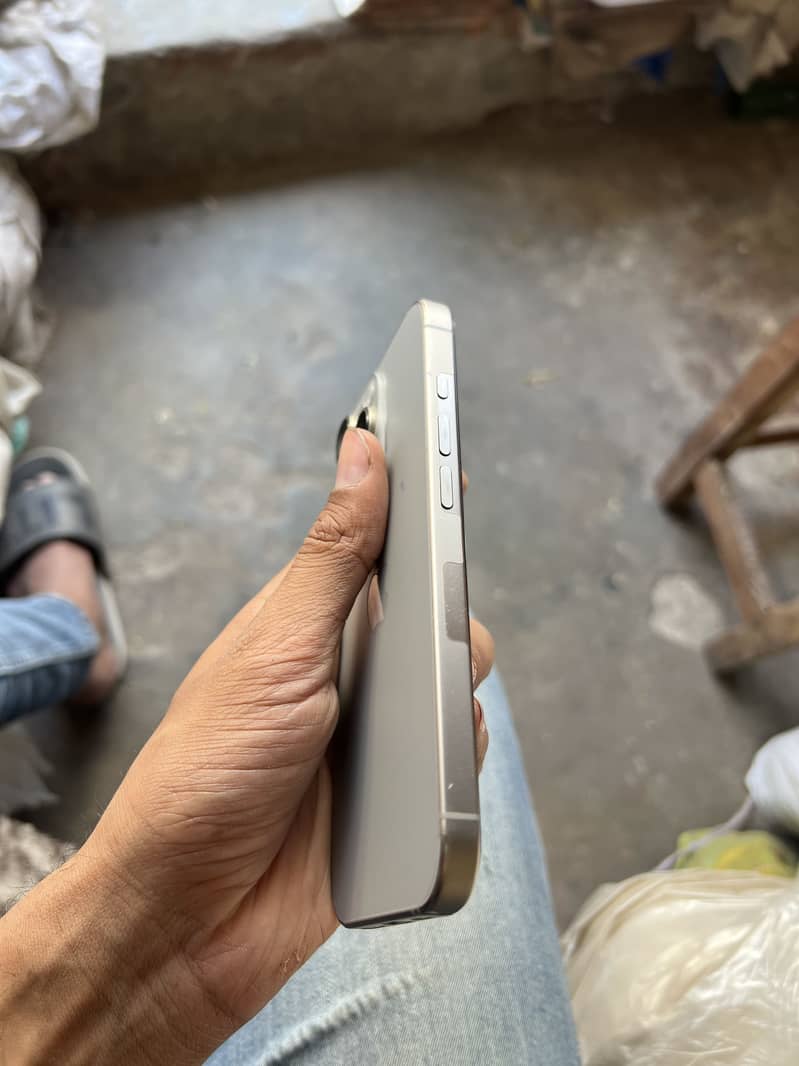 Apple iPhone 16 Pro 6