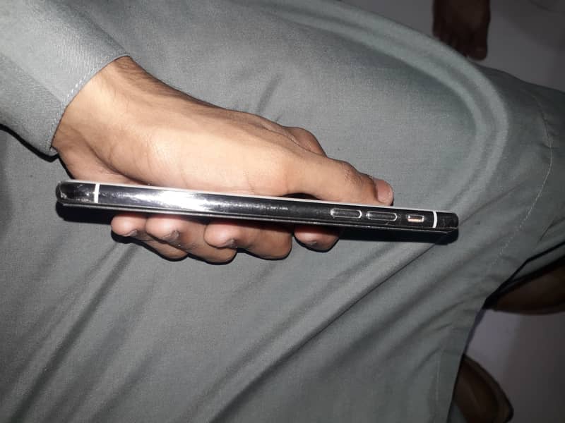 Apple iPhone XS 1