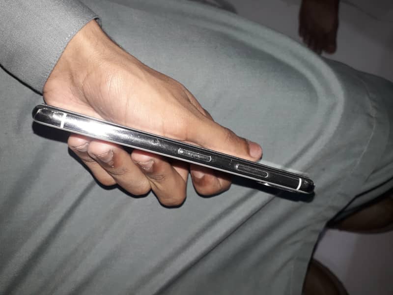 Apple iPhone XS 3
