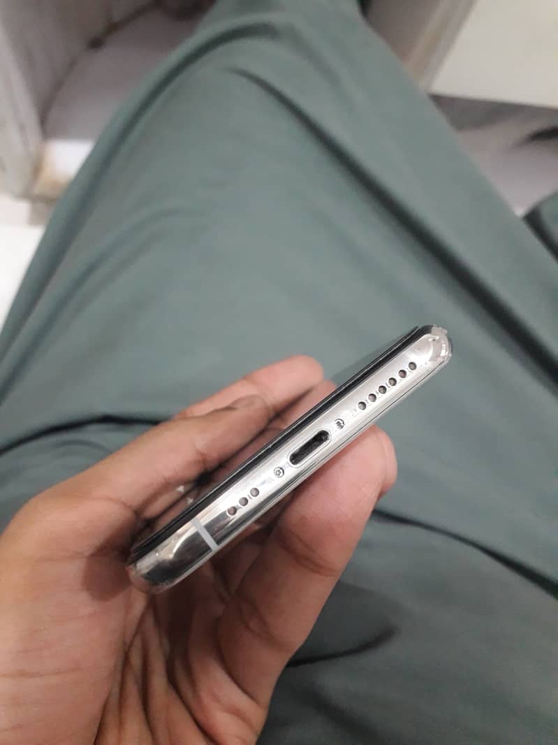 Apple iPhone XS 4