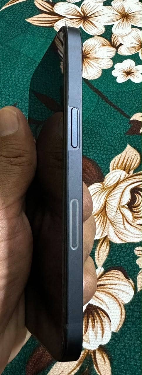 Apple iPhone 13 4
