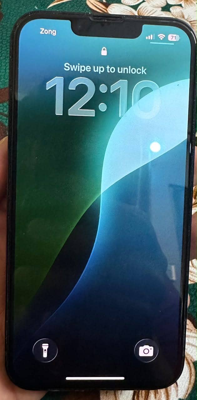 Apple iPhone 13 5