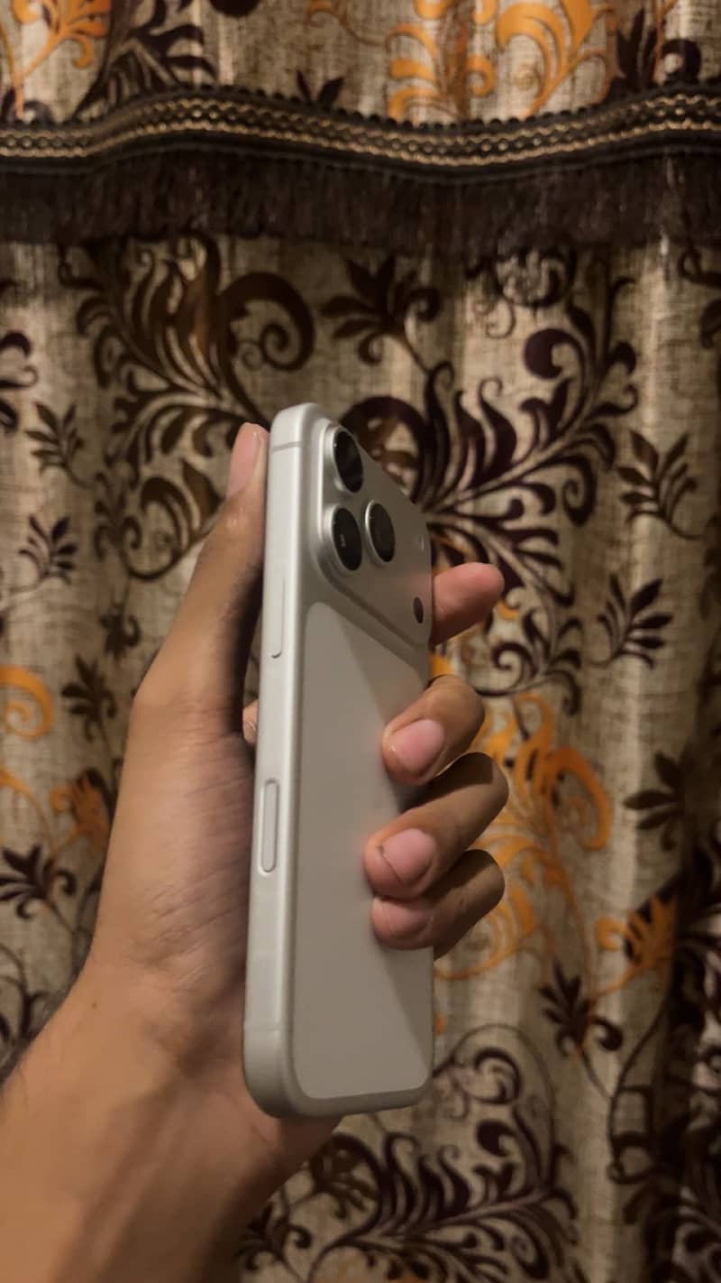 Apple iPhone 17 Pro 2
