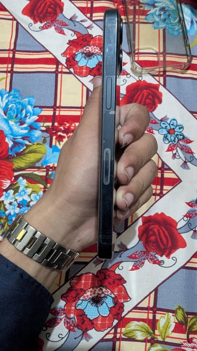 Apple iPhone 13 2
