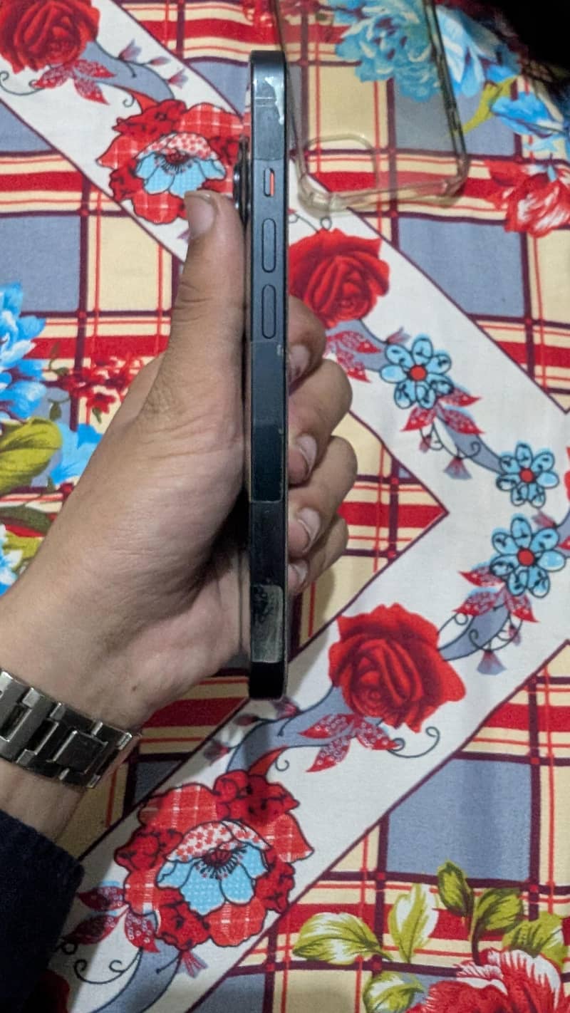Apple iPhone 13 3