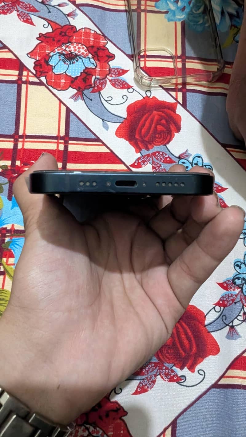 Apple iPhone 13 5