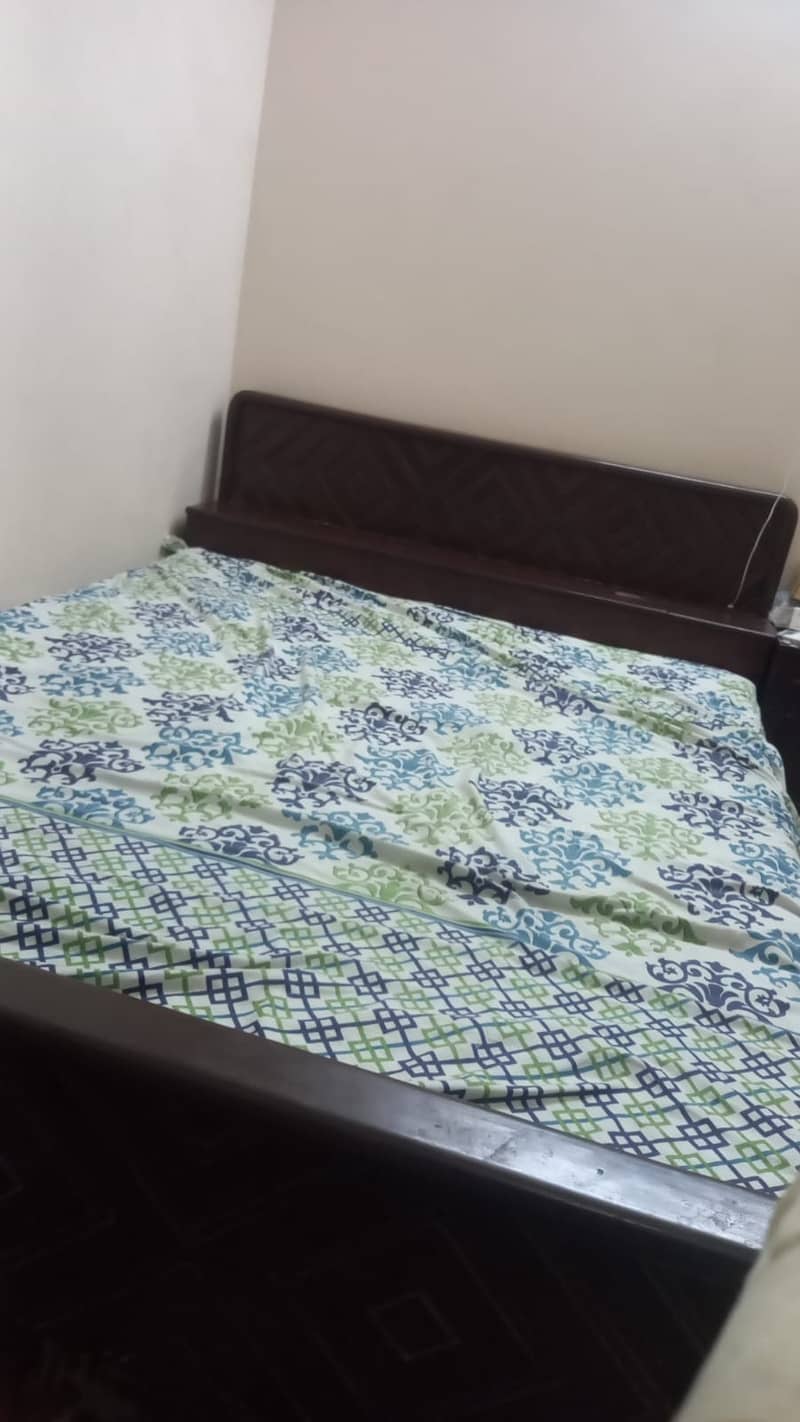 Bed, Dressing Table, Side Table 4