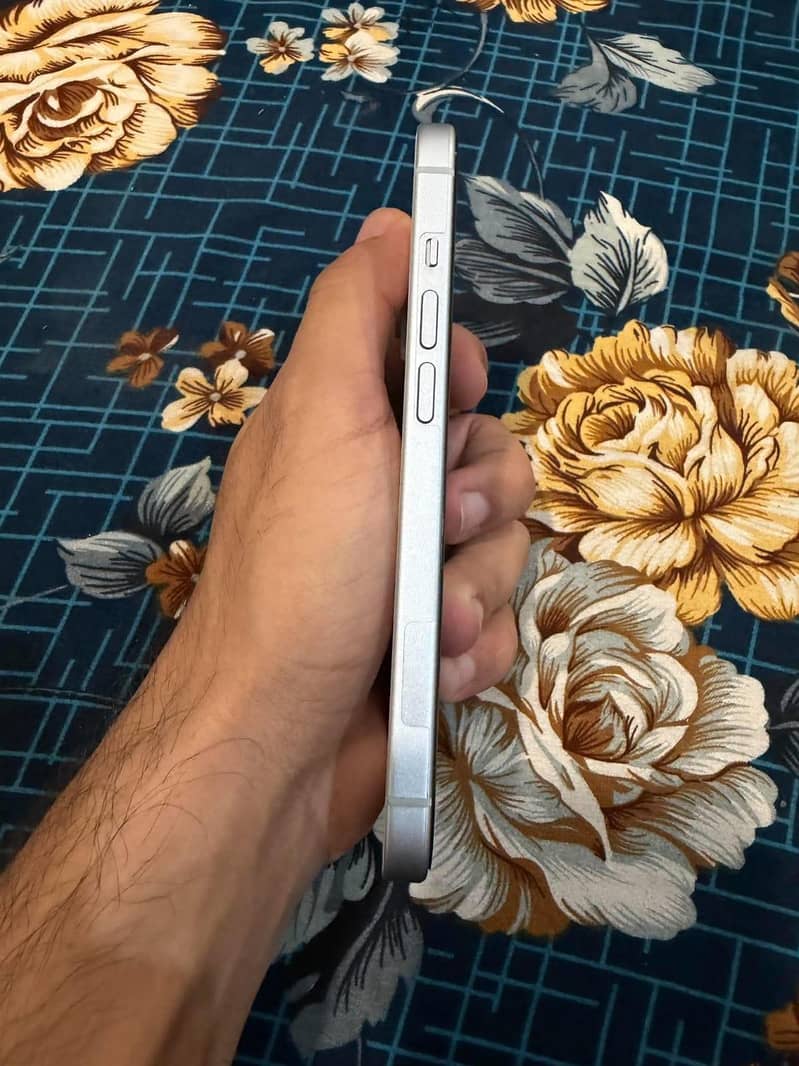 Apple iPhone 15 3
