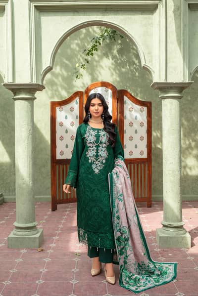 feroza model wear