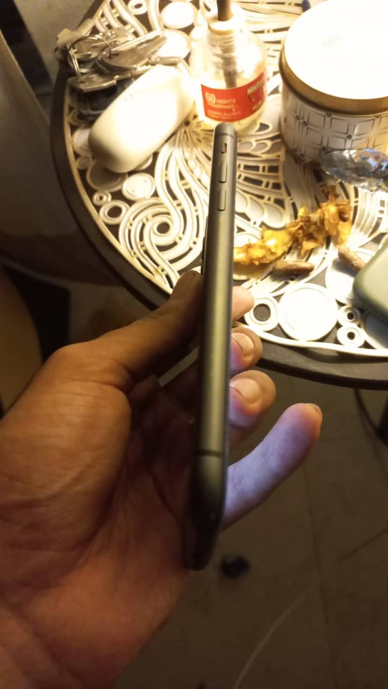 Apple iPhone 11 4