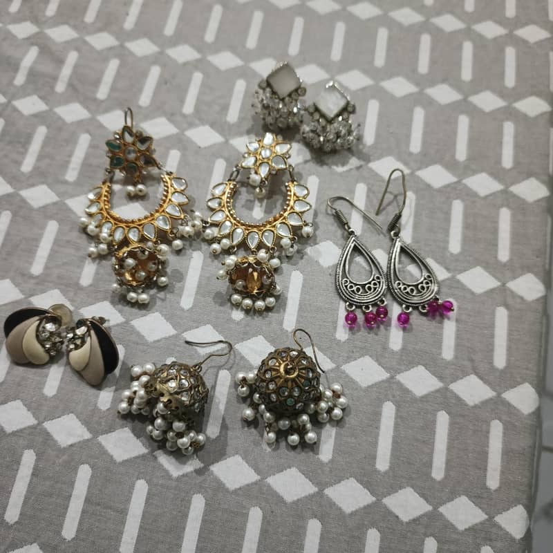 earrings 0