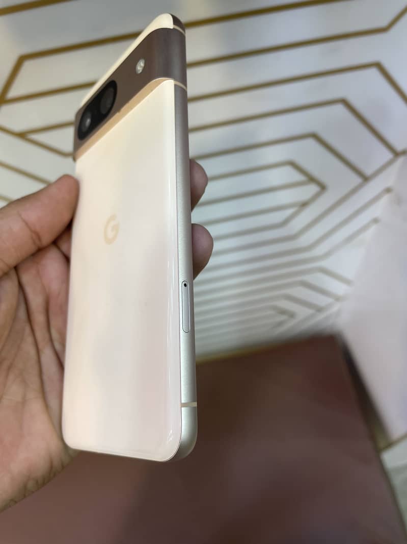 Google Pixel 8 4