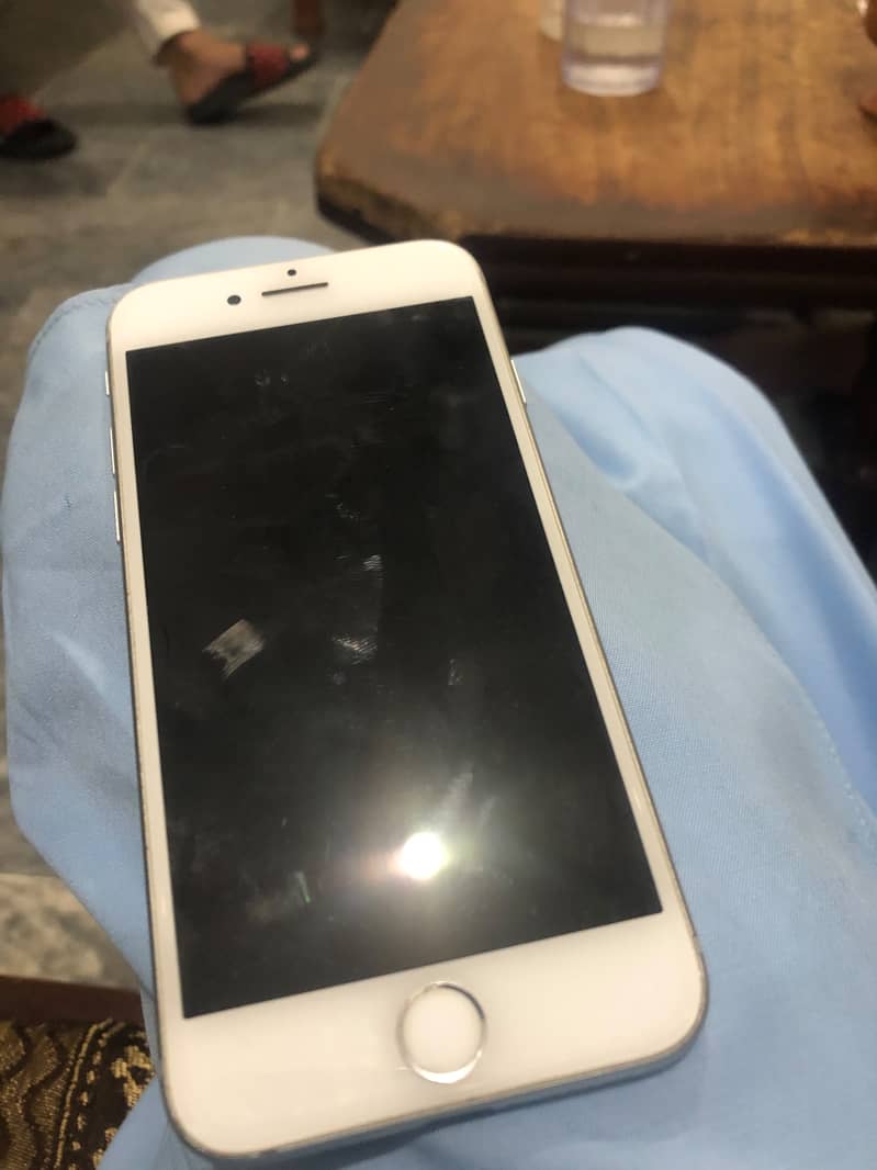 Apple iPhone 8 1