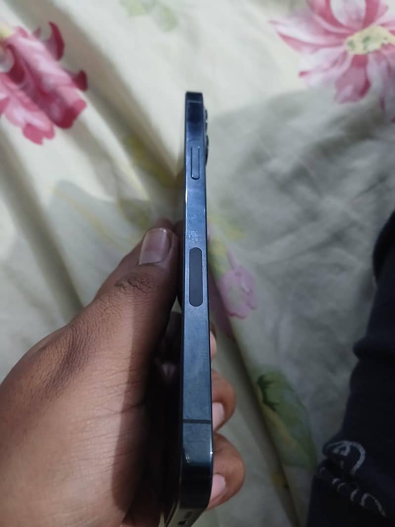 Apple iPhone 12 Pro Max 4