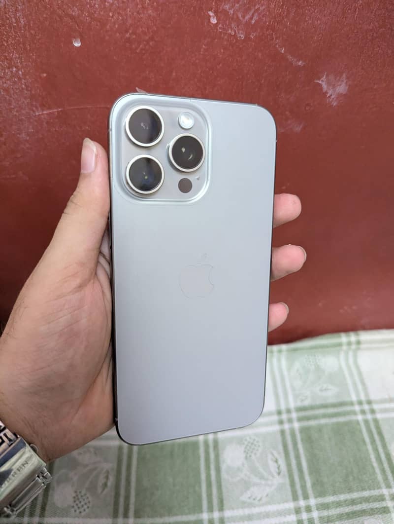 Apple iPhone 15 Pro Max 0