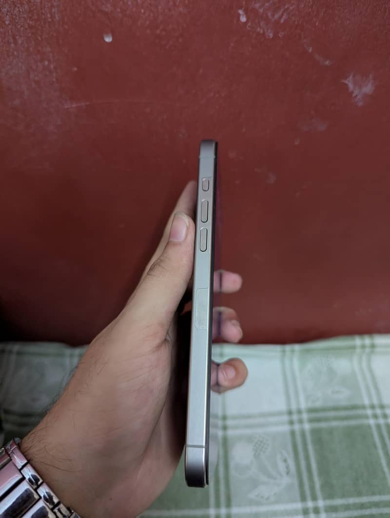 Apple iPhone 15 Pro Max 1